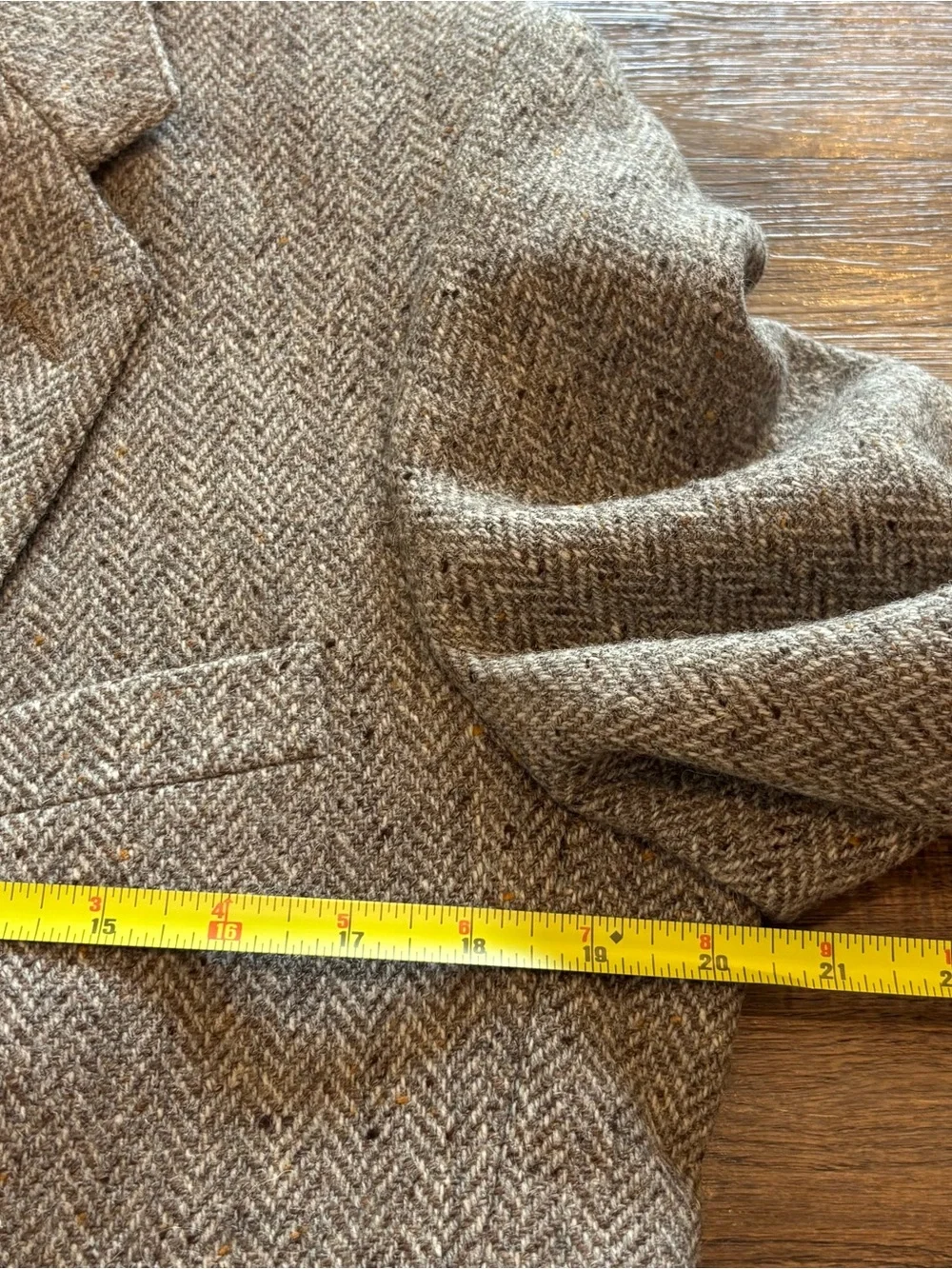 Vintage Magee Donegal Tweed Sport Herringbone Coat 42L Handwoven Ireland Wool